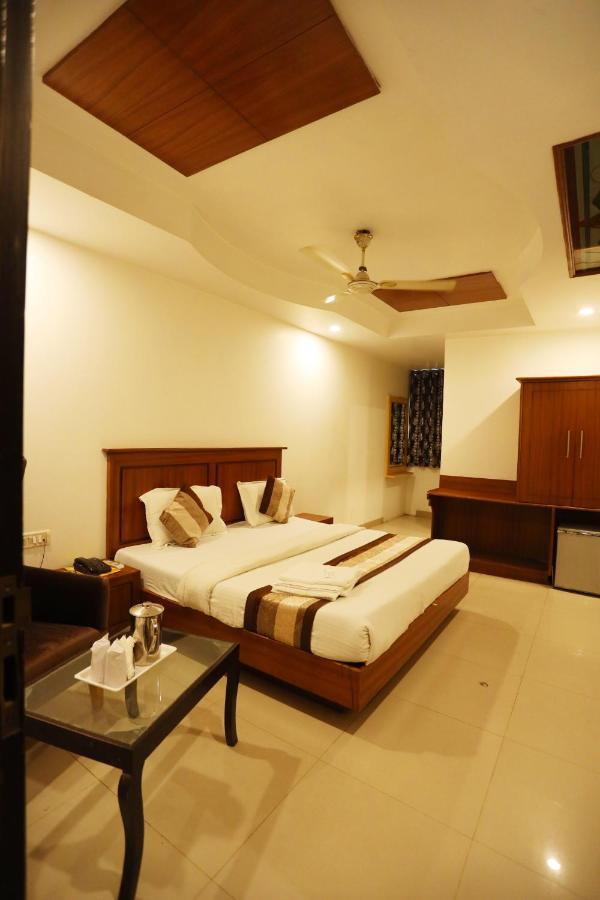 Hotel Maya 'New Delhi' Εξωτερικό φωτογραφία