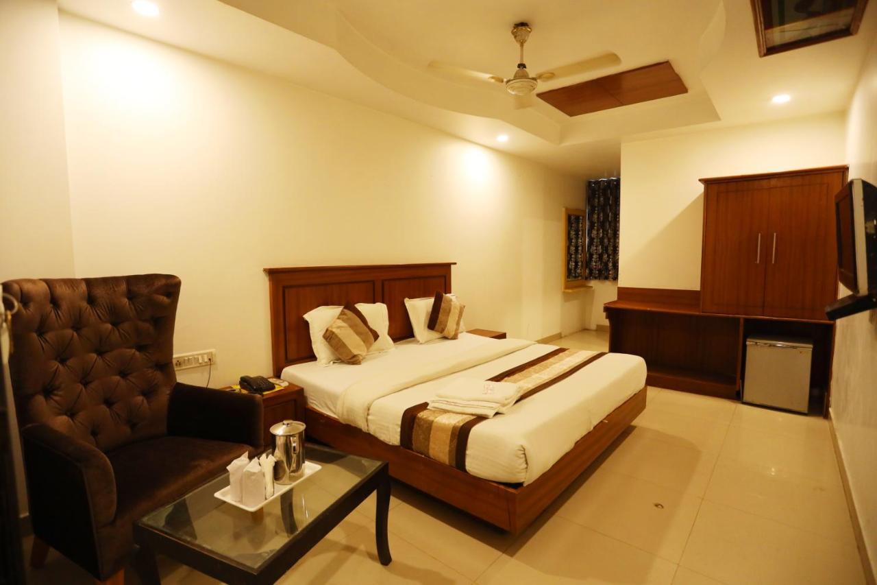 Hotel Maya 'New Delhi' Εξωτερικό φωτογραφία